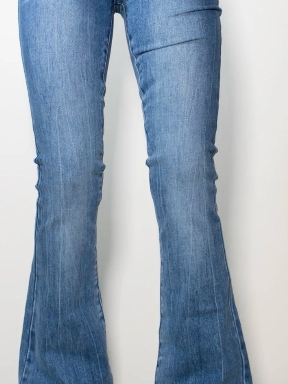 Women's Mid Rise Nondistressed Light Flare Jeans - 9/28